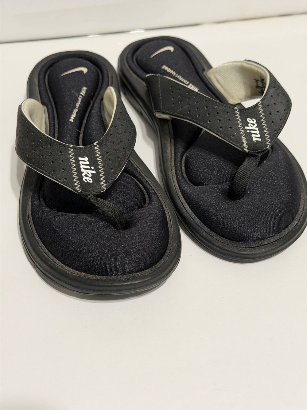 Nike Black and White Women's Thong Sandals - Picture 2 of 5